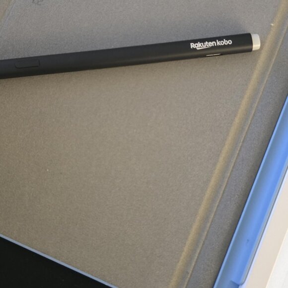 Like New Kobo Libra Colour E-Reader with Blue Sleep Cover and Kobo Stylus - Picture 5 of 5